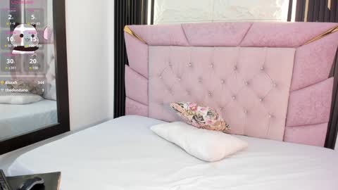 Laurem online show from February 7, 2025, 7:38 pm