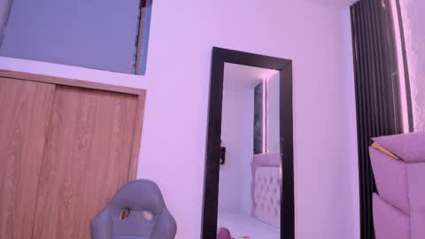 Laurem online show from October 13, 2025, 7:58 pm