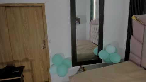 Laurem online show from February 16, 2026, 6:48 pm