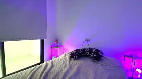    1      online show from October 24, 2025, 12:01 pm