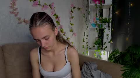 Snapshot of laurenasimpkin chatting on June 11, 2026, 12:47 pm Lissa online show from June 11, 2026, 12:47 pm
