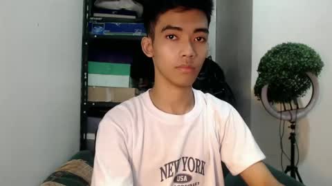 laurence_cuttieguyhere online show from July 6, 2026, 8:44 am