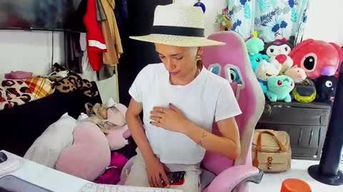 Snapshot of laurencesophiets chatting on February 11, 2025, 10:50 pm SF online show from February 11, 2025, 10:50 pm