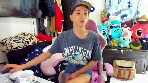 Snapshot of laurencesophiets chatting on February 23, 2025, 2:57 pm SF online show from February 23, 2025, 2:57 pm