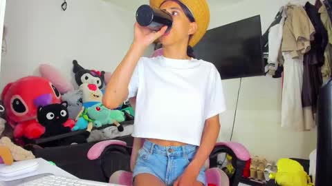 Snapshot of laurencesophiets chatting on October 24, 2025, 5:20 pm SF online show from October 24, 2025, 5:20 pm