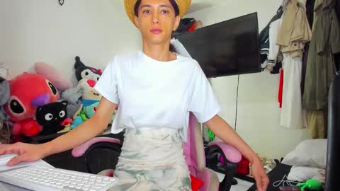 Snapshot of laurencesophiets chatting on October 27, 2025, 5:50 pm SF online show from October 27, 2025, 5:50 pm