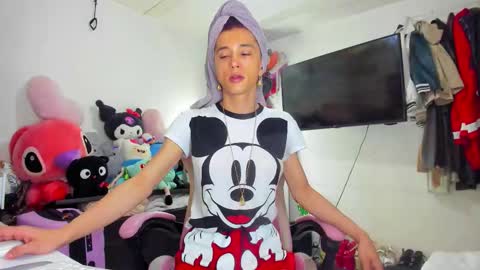 Snapshot of laurencesophiets chatting on November 7, 2025, 9:04 pm SF online show from November 7, 2025, 9:04 pm