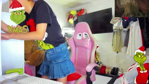 Snapshot of laurencesophiets chatting on December 1, 2025, 5:07 pm SF online show from December 1, 2025, 5:07 pm