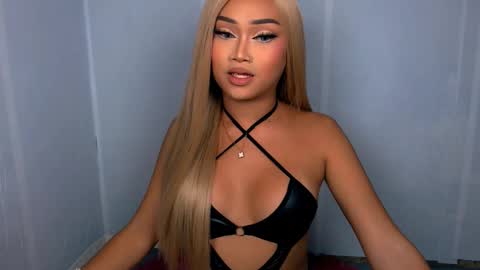 chloe3 online show from October 12, 2025, 5:23 pm