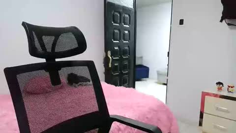 laurenhot94 online show from January 18, 2026, 12:14 am