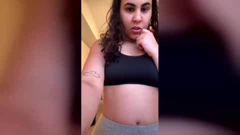 Snapshot of laurenivy chatting on April 1, 2026, 11:46 pm laurenivy online show from April 1, 2026, 11:46 pm