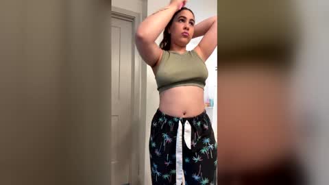 Snapshot of laurenivy chatting on April 2, 2026, 7:33 pm laurenivy online show from April 2, 2026, 7:33 pm