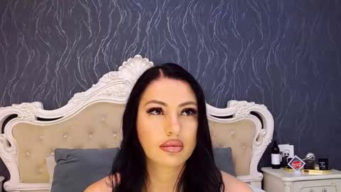 Laura online show from November 13, 2025, 8:35 am