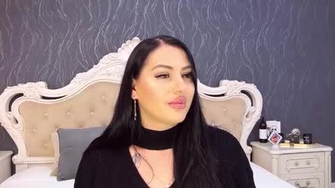 Laura online show from November 17, 2025, 3:29 pm