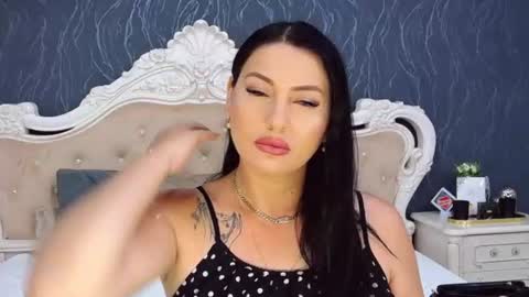 Laura online show from July 14, 2026, 2:01 pm