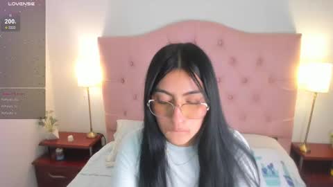 laurenn_smitth online show from February 10, 2025, 3:32 pm