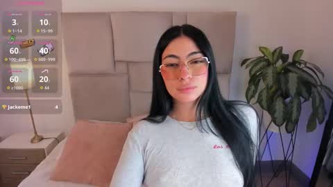 laurenn_smitth online show from October 4, 2025, 1:20 pm