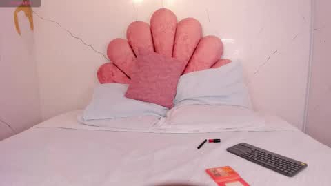 Snapshot of laurensnow1_ chatting on February 24, 2026, 9:57 pm Lauren online show from February 24, 2026, 9:57 pm