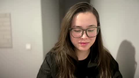 Amelia online show from May 19, 2026, 3:29 pm