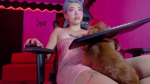 ANA LAURA online show from November 7, 2025, 9:48 pm