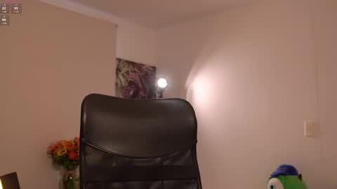 laurita_4 online show from February 13, 2025, 1:05 pm