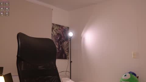 laurita_4 online show from February 19, 2025, 1:17 pm