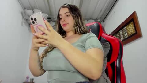 Lauu G online show from December 22, 2025, 4:31 am