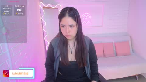 Lauxury  online show from September 15, 2025, 3:17 am