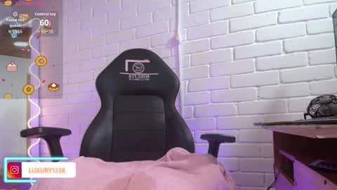 Lauxury  online show from October 10, 2025, 4:44 am