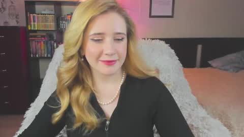 Lav online show from September 9, 2025, 7:24 pm