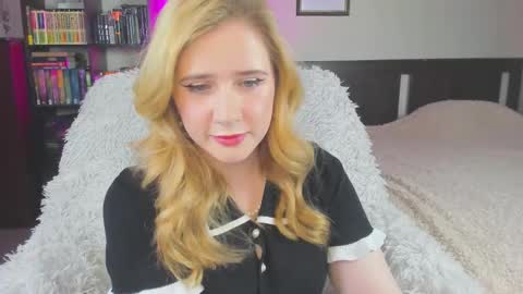 Lav online show from September 10, 2025, 7:36 pm