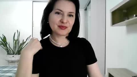 Diana  online show from September 19, 2025, 5:35 pm