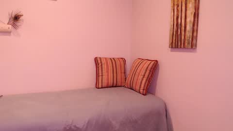 Snapshot of lavenderguy chatting on January 15, 2025, 7:48 am lavenderguy online show from January 15, 2025, 7:48 am