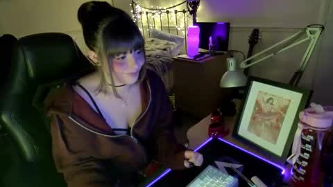 Lavenderrzz online show from November 19, 2025, 2:28 pm