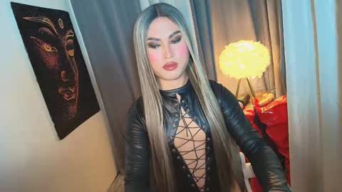 Snapshot of lavictoria_ladyboy chatting on October 16, 2025, 7:04 pm Victoria online show from October 16, 2025, 7:04 pm