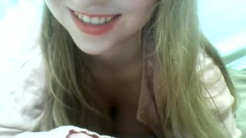 layannalea online show from February 14, 2025, 4:37 am