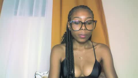 Snapshot of layannek chatting on October 22, 2025, 4:29 pm layannek online show from October 22, 2025, 4:29 pm