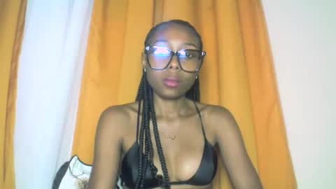 Snapshot of layannek chatting on October 24, 2025, 7:10 pm layannek online show from October 24, 2025, 7:10 pm