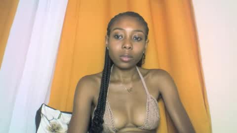 Snapshot of layannek chatting on October 29, 2025, 6:09 pm layannek online show from October 29, 2025, 6:09 pm