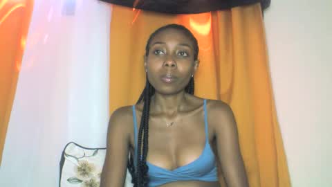 Snapshot of layannek chatting on November 3, 2025, 7:20 am layannek online show from November 3, 2025, 7:20 am