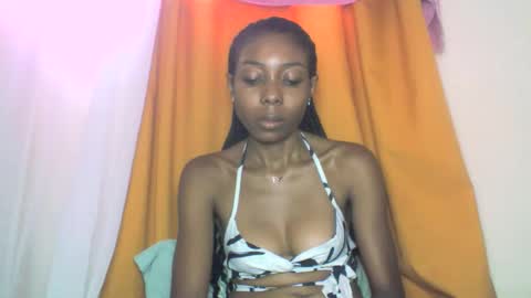 Snapshot of layannek chatting on November 15, 2025, 5:27 am layannek online show from November 15, 2025, 5:27 am