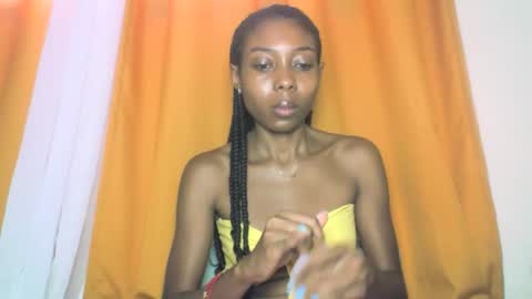 Snapshot of layannek chatting on November 19, 2025, 3:39 am layannek online show from November 19, 2025, 3:39 am