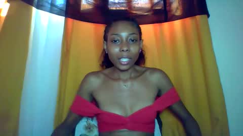 Snapshot of layannek chatting on December 2, 2025, 5:57 am layannek online show from December 2, 2025, 5:57 am