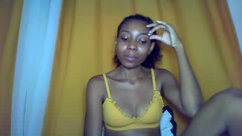 Snapshot of layannek chatting on December 3, 2025, 7:12 pm layannek online show from December 3, 2025, 7:12 pm