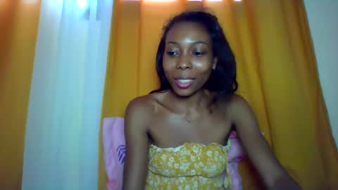 Snapshot of layannek chatting on December 19, 2025, 8:10 am layannek online show from December 19, 2025, 8:10 am