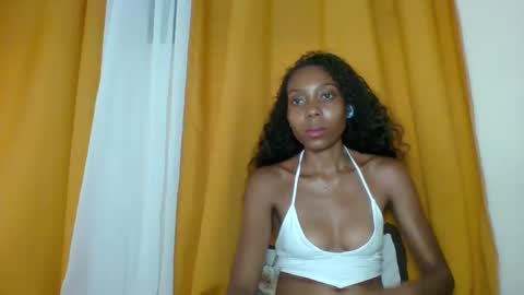 Snapshot of layannek chatting on January 10, 2026, 8:10 pm layannek online show from January 10, 2026, 8:10 pm