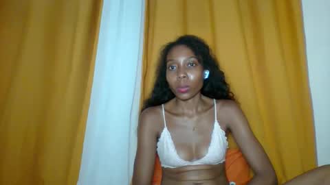 Snapshot of layannek chatting on February 7, 2026, 7:06 pm layannek online show from February 7, 2026, 7:06 pm