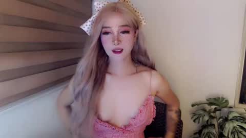 layla47649867 online show from May 26, 2026, 1:34 am