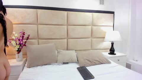 Snapshot of layla_and_fox chatting on January 28, 2025, 8:26 pm Layla And Fox online show from January 28, 2025, 8:26 pm