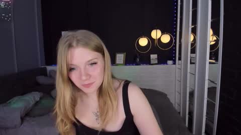 layla_glam online show from September 29, 2025, 1:38 pm